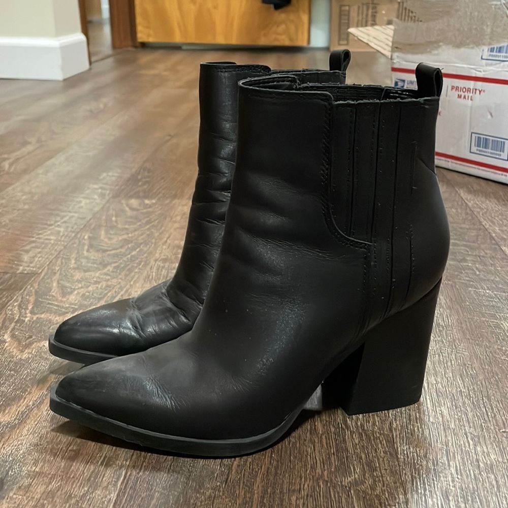 Black leather Marc fisher boots size 6